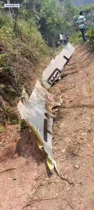 סין שברי מטוס ש התרסק חברת China Eastern Airlines