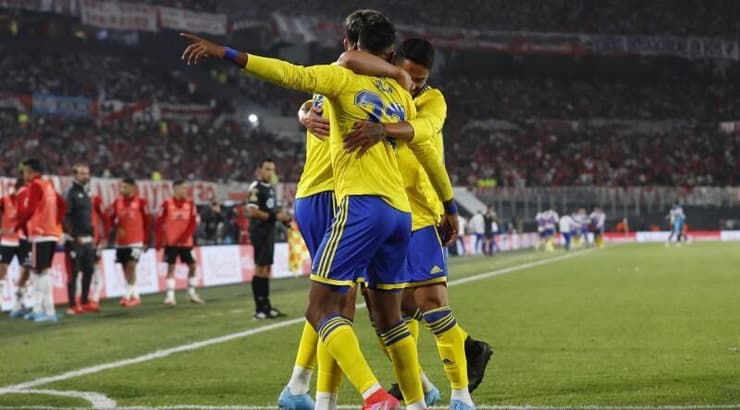 שחקני בוקה חוגגים בסופר קלאסיקו (רויטרס) שחקני בוקה חוגגים בסופר קלאסיקו