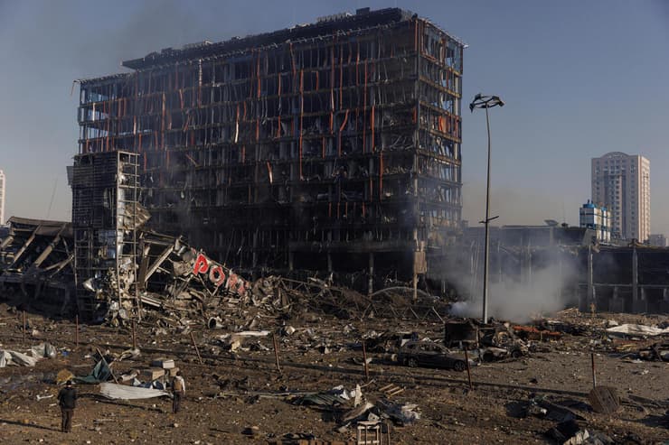 זירת הפצצה קניון מרכז קניות בקייב משבר מלחמה רוסיה אוקראינה 