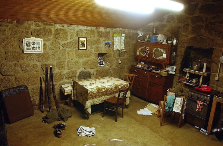 צרפת תמונה משנת 2003 הבית שבו התחבא יבאן קולונה כ רועה צאן מנהיג עצמאות קורסיקה