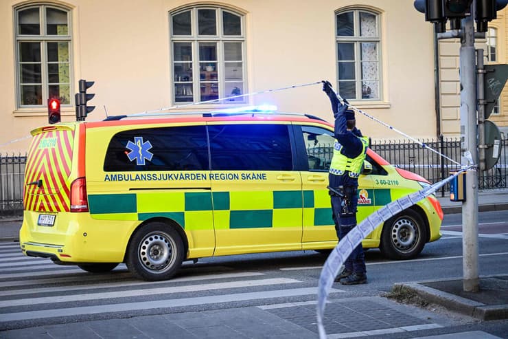 בית ספר שבדיה רצח כפול תלמיד הרג שתי נשים