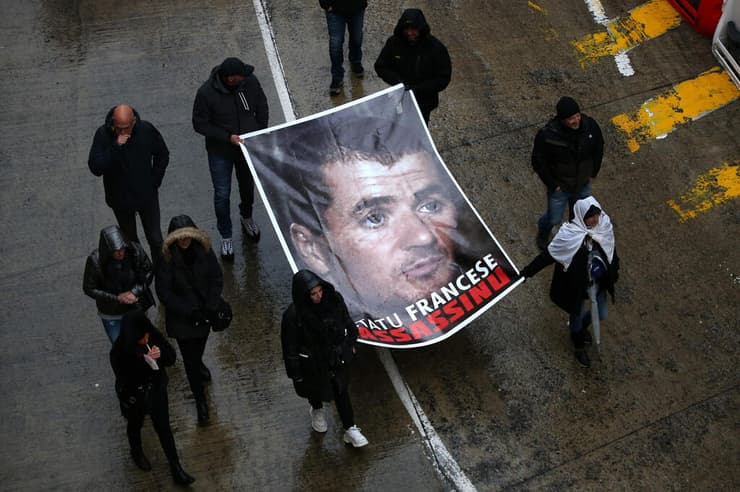 צרפת קורסיקה מפגינים בבסטיה למען יבאן קולונה ש נרצח ב כלא מנהיג לאומיות עצמאות אוטונומיה