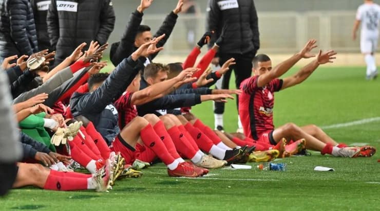 שחקני הפועל חדרה חוגגים