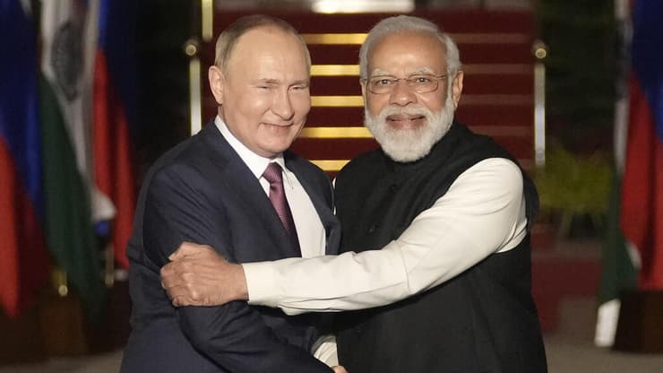נשיא רוסיה ולדימיר פוטין עם ראש ממשלת הודו נרנדרה מודי ב ניו דלהי 2021
