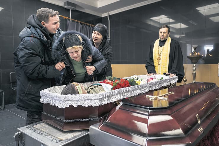 חולקים כבוד אחרון לאיגור שנהרג בפאתי אוקראינה