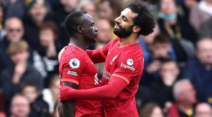 מוחמד סלאח וסאדיו מאנה חוגגים (רויטרס) מוחמד סלאח וסאדיו מאנה חוגגים