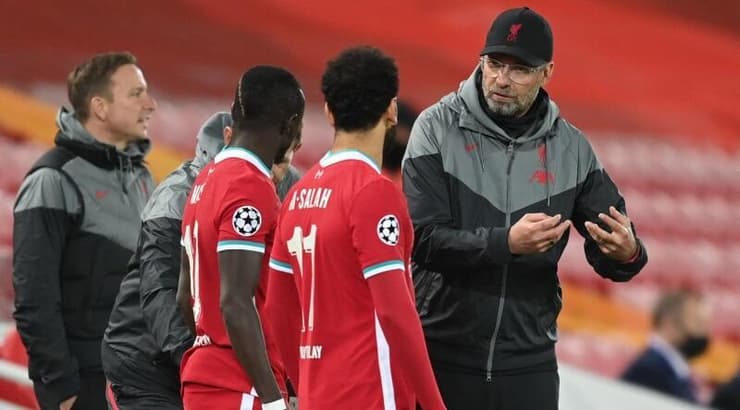 יורגן קלופ, מוחמד סלאח וסאדיו מאנה (רויטרס) יורגן קלופ, מוחמד סלאח וסאדיו מאנה