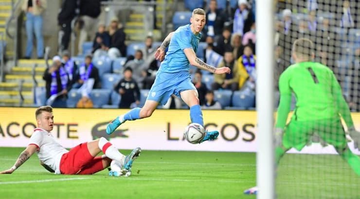 סוף פודגוראנו בועט