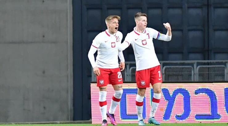 שחקני נבחרת פולין חוגגים