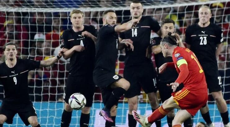 גארת' בייל כובש (רויטרס) גארת' בייל כובש