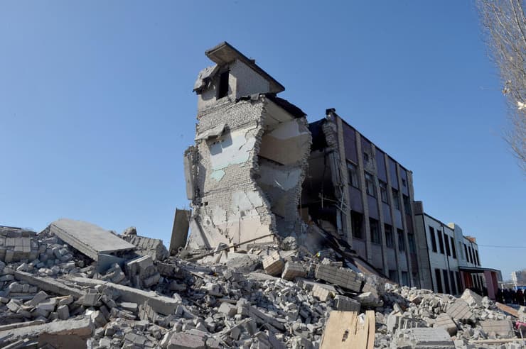 23.03 חרקוב בית ספר נהרס ב הפצצה משבר מלחמה רוסיה אוקראינה  הריסות חורבן מבנה 