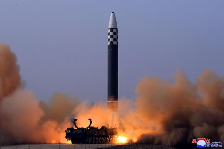 ניסוי של צפון קוריאה בטיל בליסטי. הערכות: מחזיקה כבר ב-20 ראשי נפץ גרעיניים