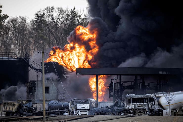 אזור קייב מתקן איחסון דלק בקלינבקה נשרף משבר מלחמה רוסיה אוקראינה