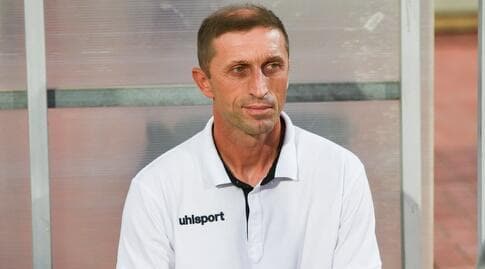 בלגויה מילבסקי על הספסל באצטדיון הי"א (חגי מיכאלי) בלגויה מילבסקי על הספסל באצטדיון הי"א