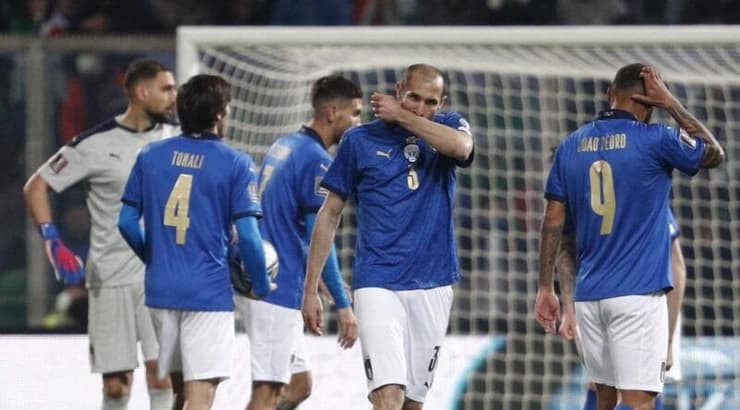 שחקני איטליה בהלם (רויטרס) שחקני איטליה בהלם