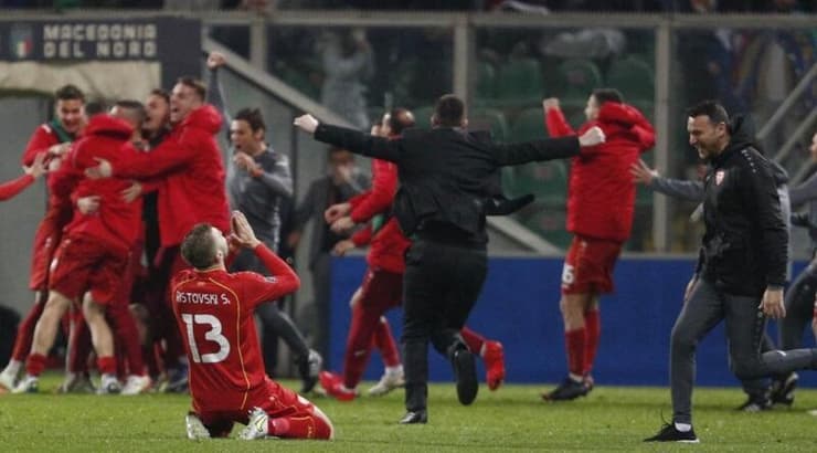 סנסציה. שחקני צפון מקדוניה חוגגים (רויטרס) סנסציה. שחקני צפון מקדוניה חוגגים