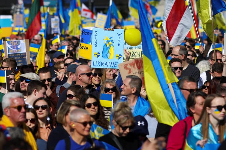 הפגנת תמיכה באוקראינה בלונדון
