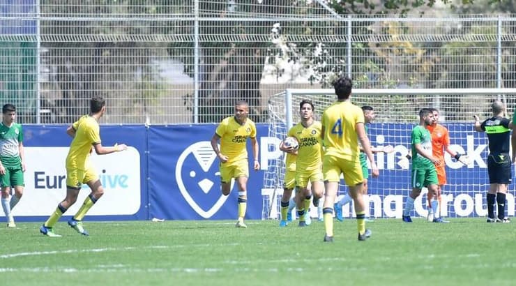 שחקני מכבי תל אביב חוגגים (חגי מיכאלי) שחקני מכבי תל אביב חוגגים