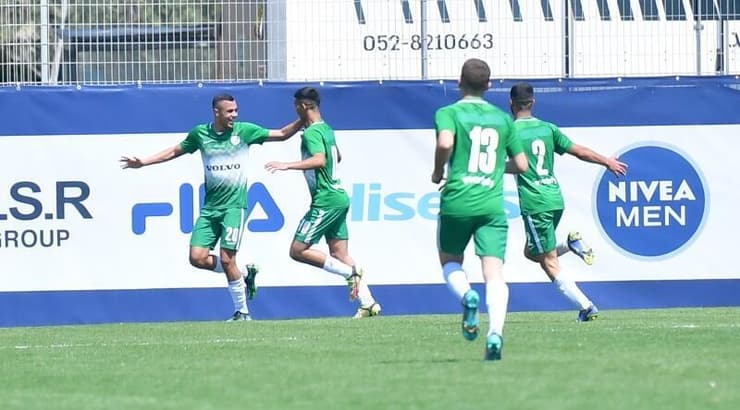 שחקני מכבי חיפה חוגגים (חגי מיכאלי) שחקני מכבי חיפה חוגגים