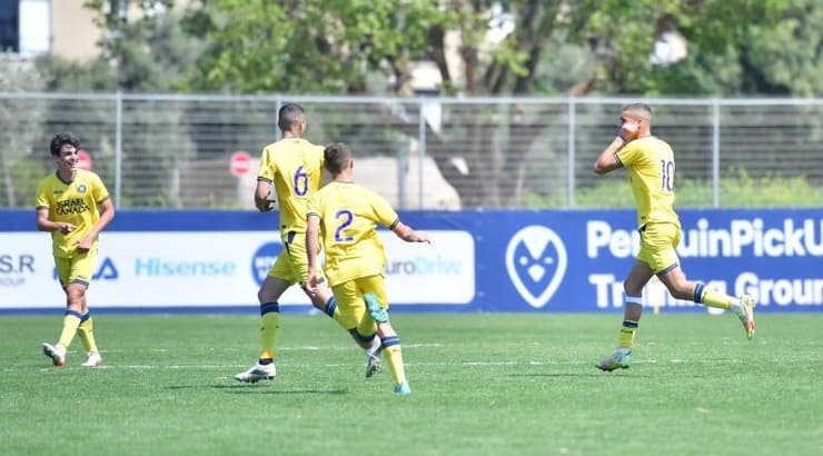 שחקני מכבי תל אביב חוגגים (חגי מיכאלי) שחקני מכבי תל אביב חוגגים