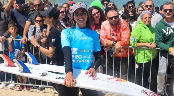 תרזה בונוואלוט חוגגת (שחר גרוס) תרזה בונוואלוט חוגגת