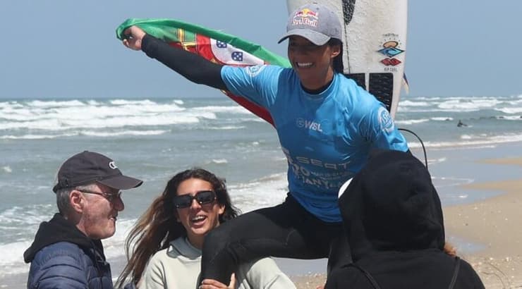 תרזה בונוואלוט חוגגת (שחר גרוס) תרזה בונוואלוט חוגגת