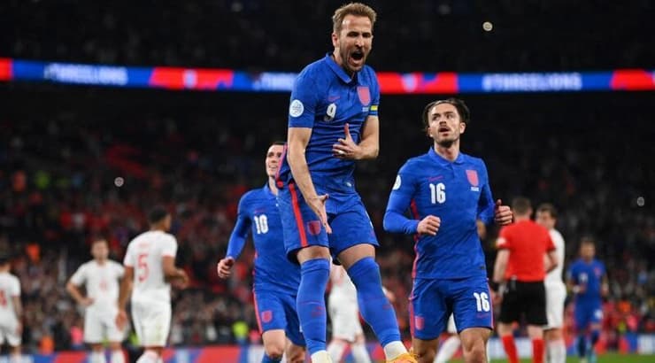 הארי קיין חוגג