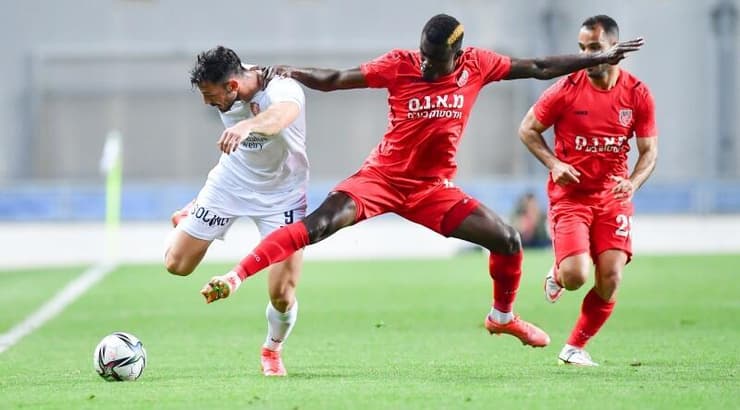 מאלה דוגאי וגיא דהן במאבק