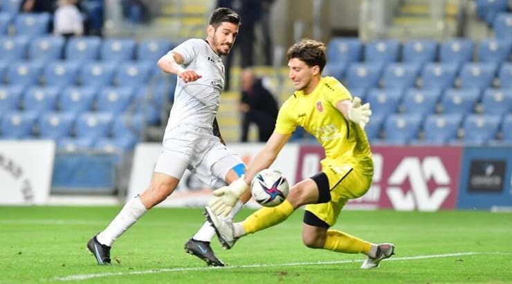 עידן שמש נבלם אצל עוזרי