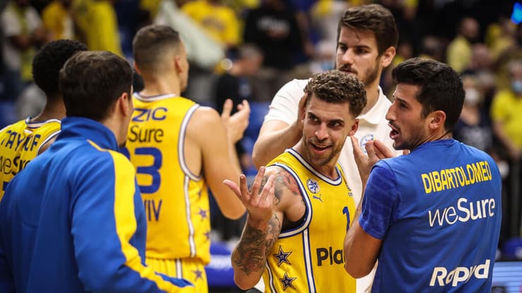 בדרך לפלייאוף. שחקני מכבי ת"א (צילום: עוז מועלם) מכבי תל אביב