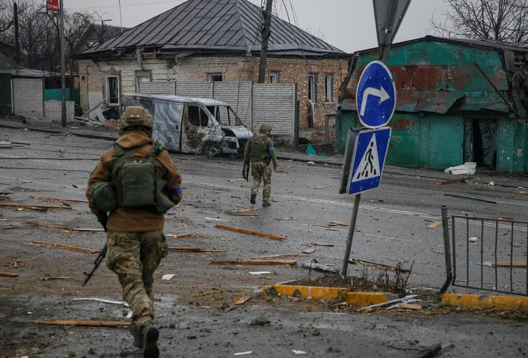בקרבת ה עיר קייב חיילים אוקראינים בחזית משבר מלחמה רוסיה אוקראינה 