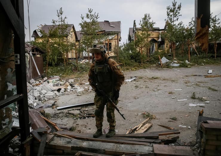 בקרבת ה עיר קייב חיילים אוקראינים בחזית משבר מלחמה רוסיה אוקראינה 