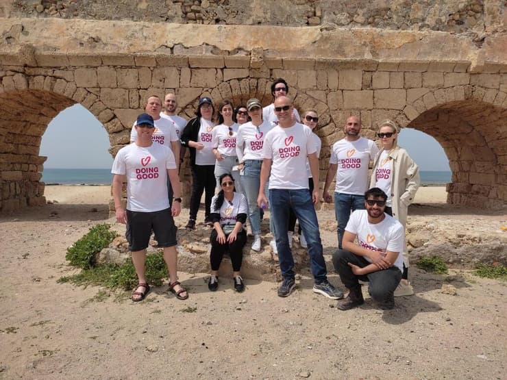 חברת הנדל"ן סלע בינוי בשיתוף עמותת רוח טובה בפעילות התנדבותית במפעל המשקם בחיפה וניקוי חופים