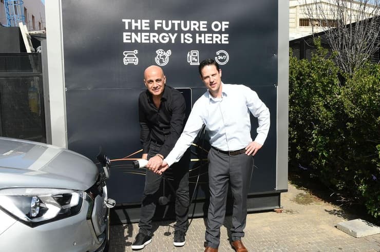 רמי רשף מנכ"ל ומייסד ג'נסל  ואוהד זליגמן יו"ר EV MOTORS משיקים את תחנת הטעינה 