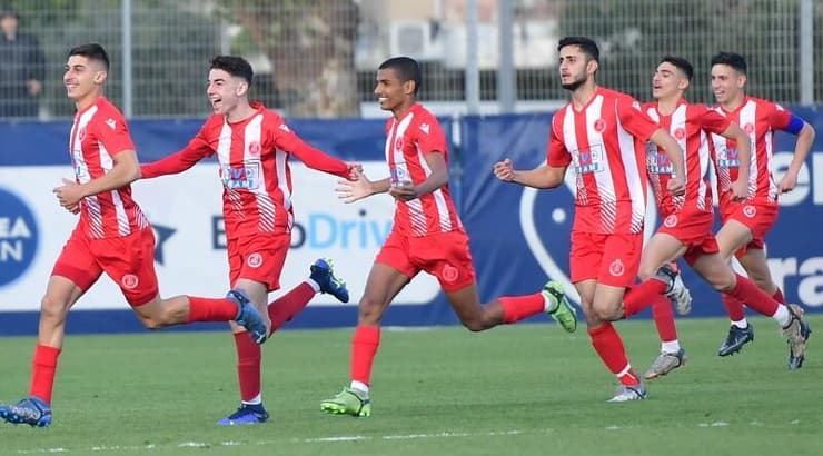 שחקני הפועל חוגגים