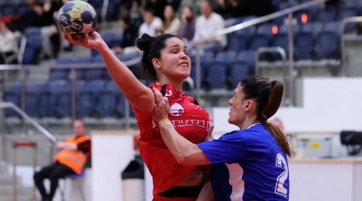 מוניקי בנסילון מול דניאלה דרגויביץ (מערכת ONE) (הדר ואן קולא, איגוד הכדוריד) מוניקי בנסילון מול דניאלה דרגויביץ (מערכת ONE)