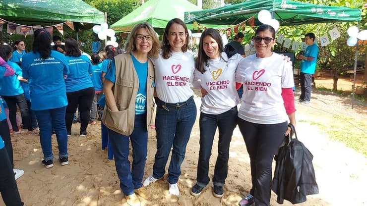 יום מעשים טובים בפרגוואי: Habitat for Humanity - מתנדבים באירוע GDD