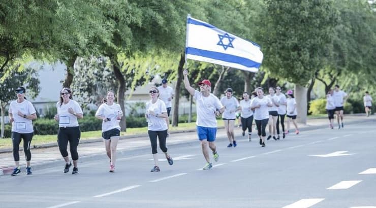 "רצים לזכרם"