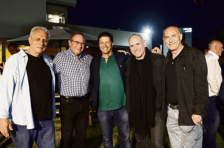 מימין: משה סיני, דויד ברוזה, אודי אנג'ל, אורי סלונים ויהודה עדר (צילום: אסף לב) מימין: משה סיני, דיוויד ברוזה, אודי אנג'ל, אורי סלונים ויהודה עדר ממון