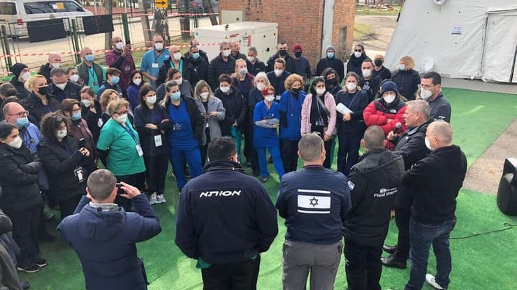 ניצן הורוביץ בביקור בבית החולים שדה באוקראינה