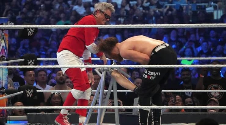 סמי זיין מושפל מול נוקסוויל (רויטרס) סמי זיין מושפל מול נוקסוויל