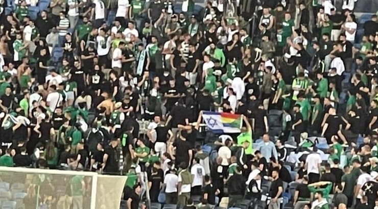 המחווה ביציע אוהדי מכבי חיפה (מערכת ONE) המחווה ביציע אוהדי מכבי חיפה