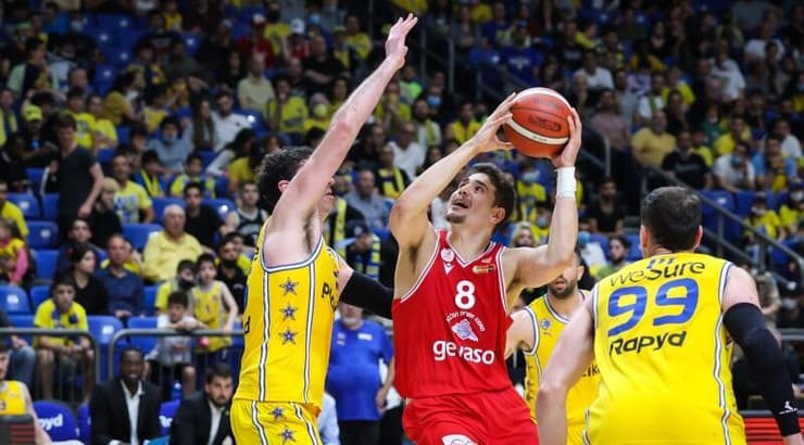 יותם חנוכי מול ג'ייק כהן