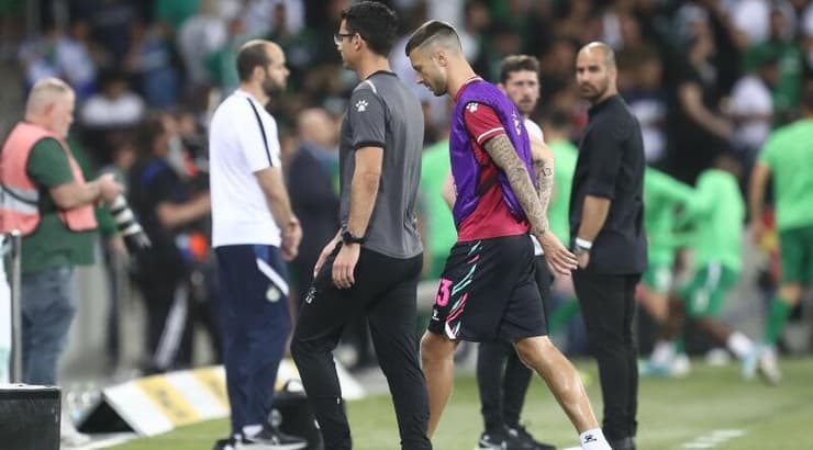 ניקיטה רוקאביצה יורד מהמגרש