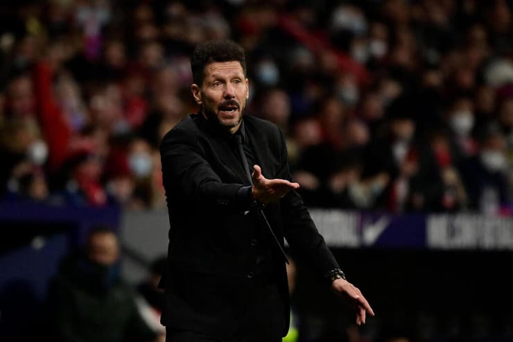 סימאונה. קרב סגנונות מול פפ (צילום: AFP) סימאונה על הקווים