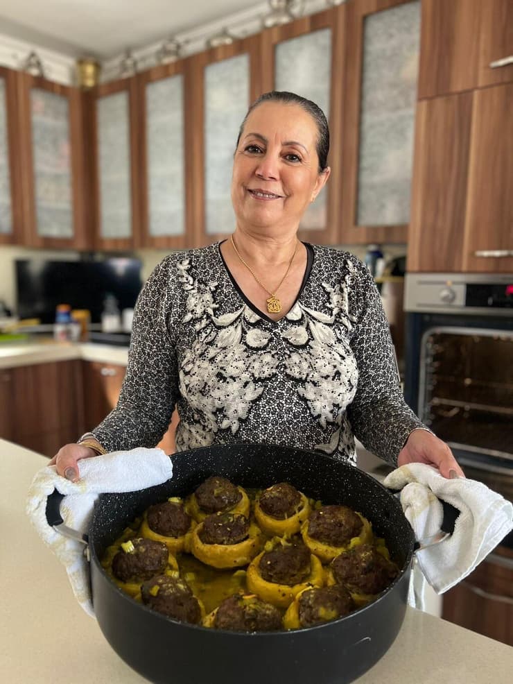 סבתא אסתר מלמדת אותנו להכין את המאכל האולטימטיבי של הסבתות: ארטישוק ממולא נוסח מרוקו