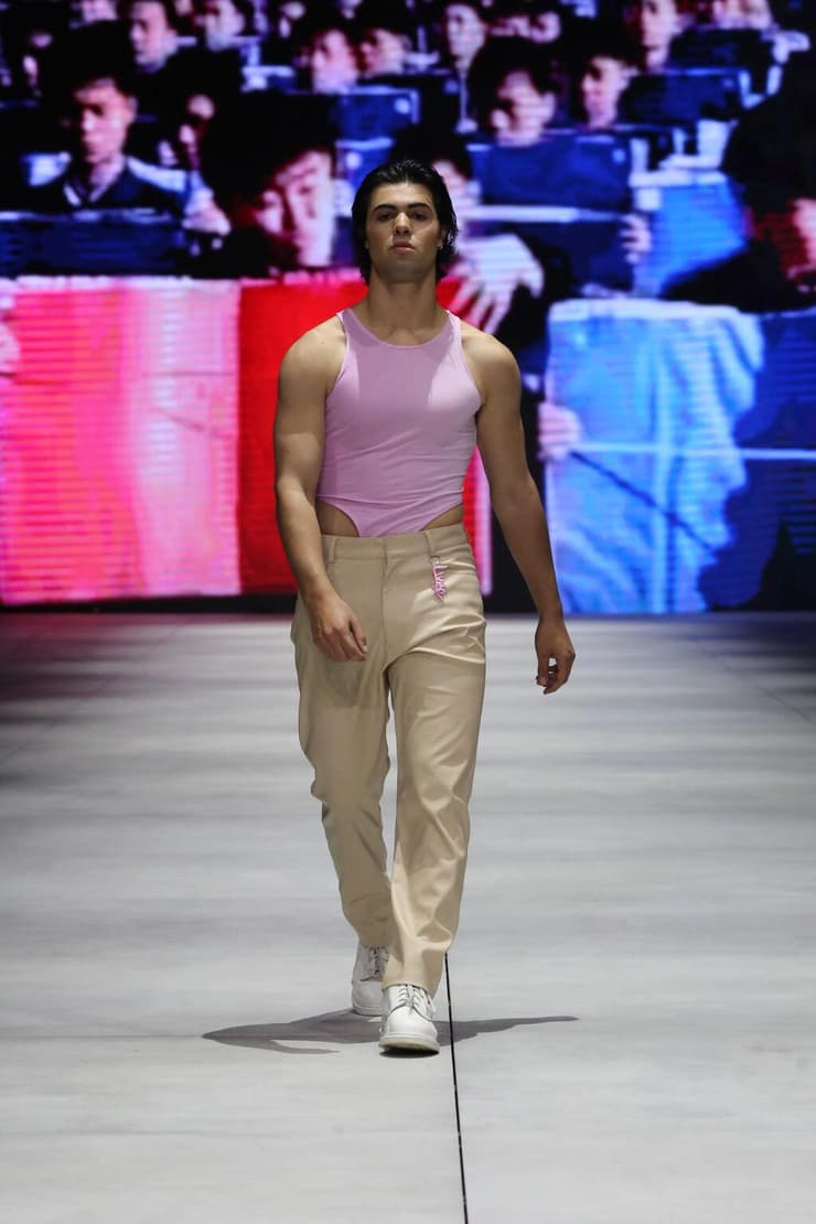 מרגי בתצוגה של אלון ליבנה בשבוע האופנה קורנית תל אביב 2022