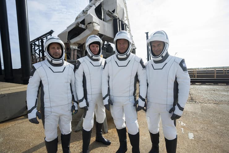 ארבעת האסטרונאוטים במשימה הפרטית הראשונה 