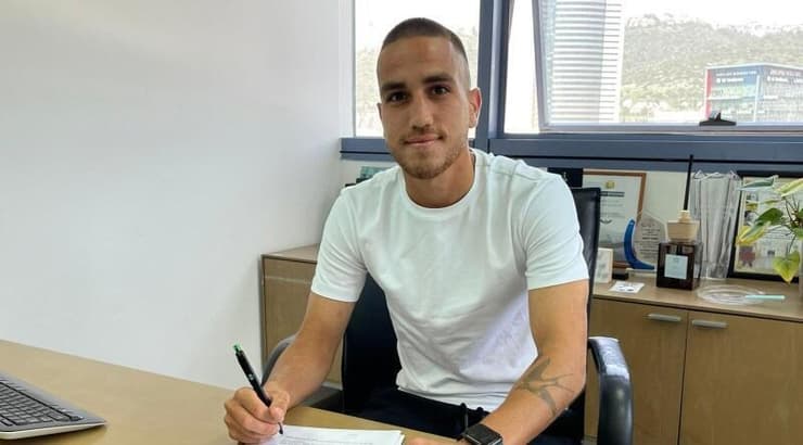 עדן אוטאצ'י חותם על החוזה