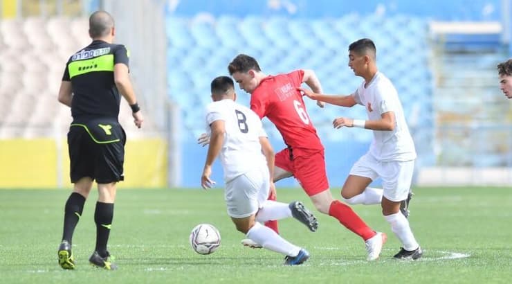 גיל פביאן עם הכדור